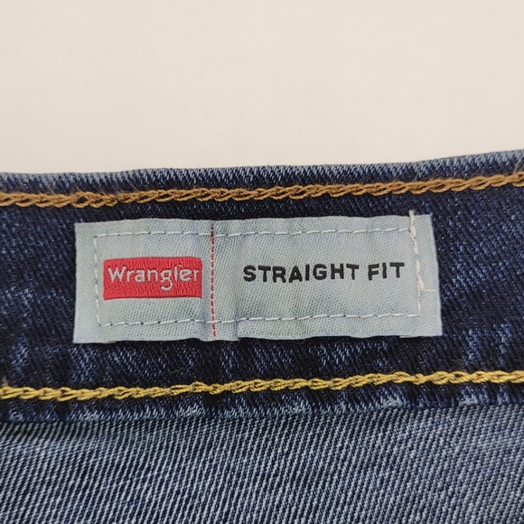 Wrangler Straight Fit Jeans - Picture 2 of 11